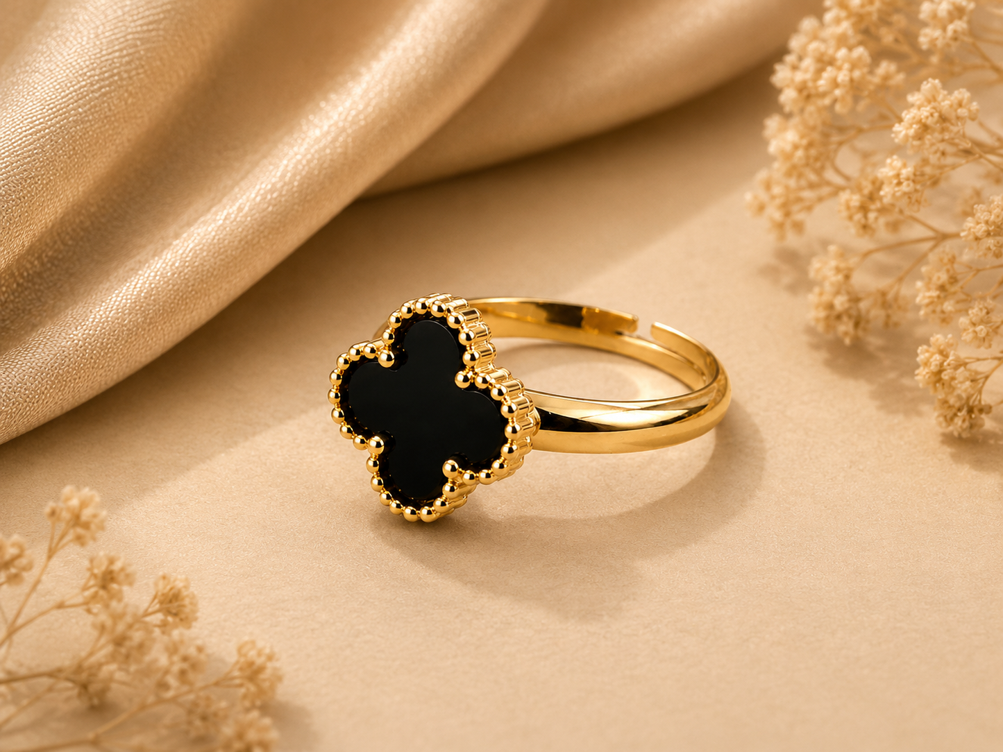 Noir Clover Ring